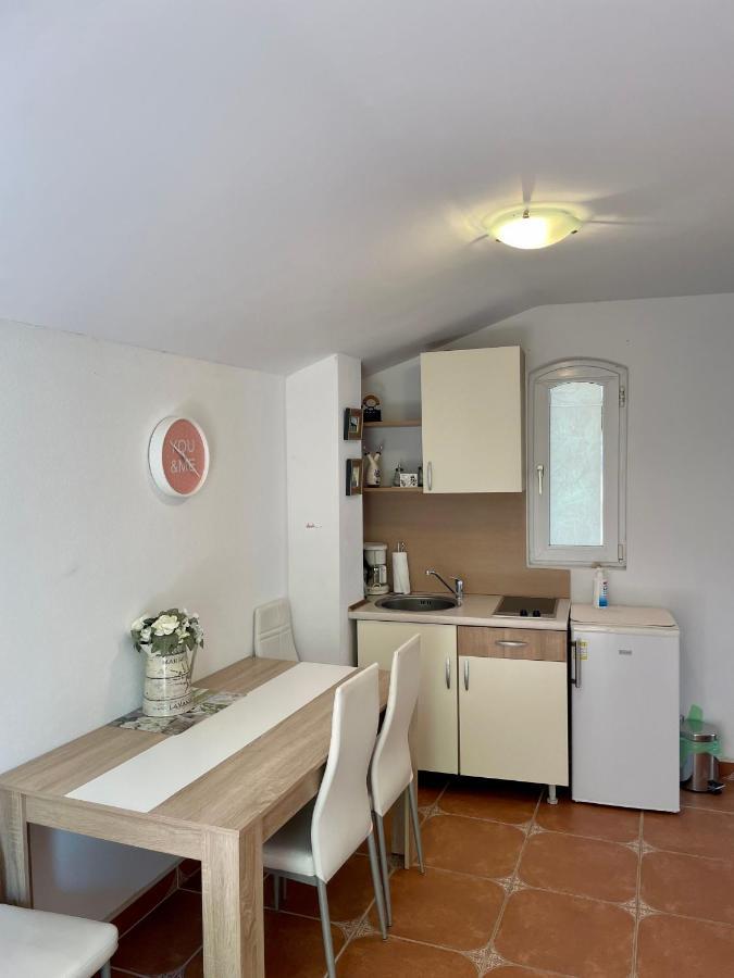 Studio Apartmani Karlobag Exterior foto